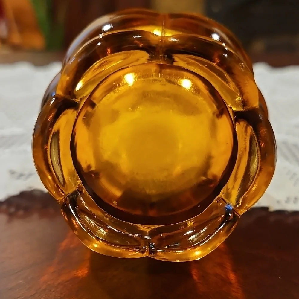 VTG L.E. Smith Amber Swung Glass Vase MCM 6-Petal Footed Base, UV Reactive